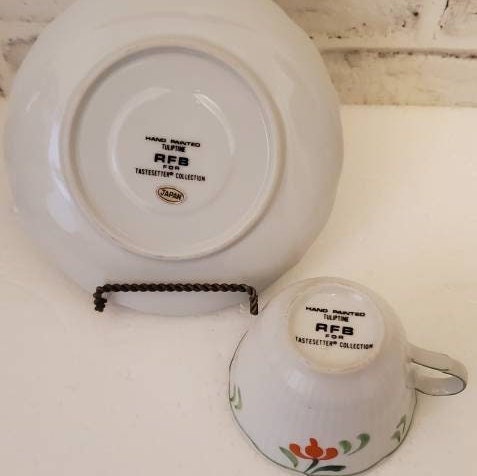 Vintage Taste Setter Dinnerware Tuliptime Collection Floral Cups and Saucers Set