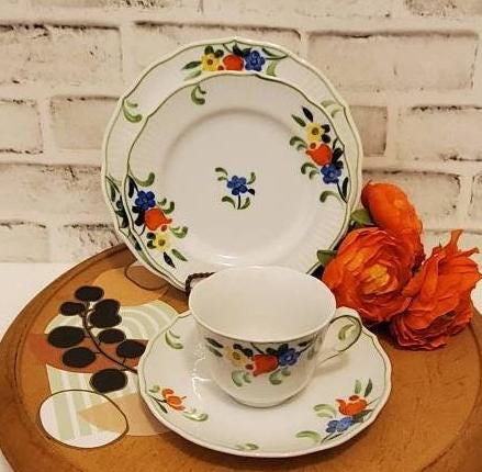 Vintage Taste Setter Dinnerware Tuliptime Collection Floral Cups and Saucers Set